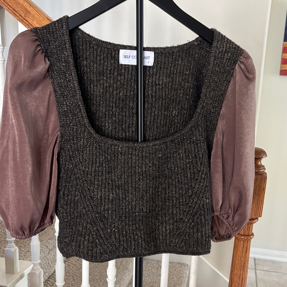 Self Contrast Ribbed Knit Crop Top with Satin Puff Sleeves (Crop)
